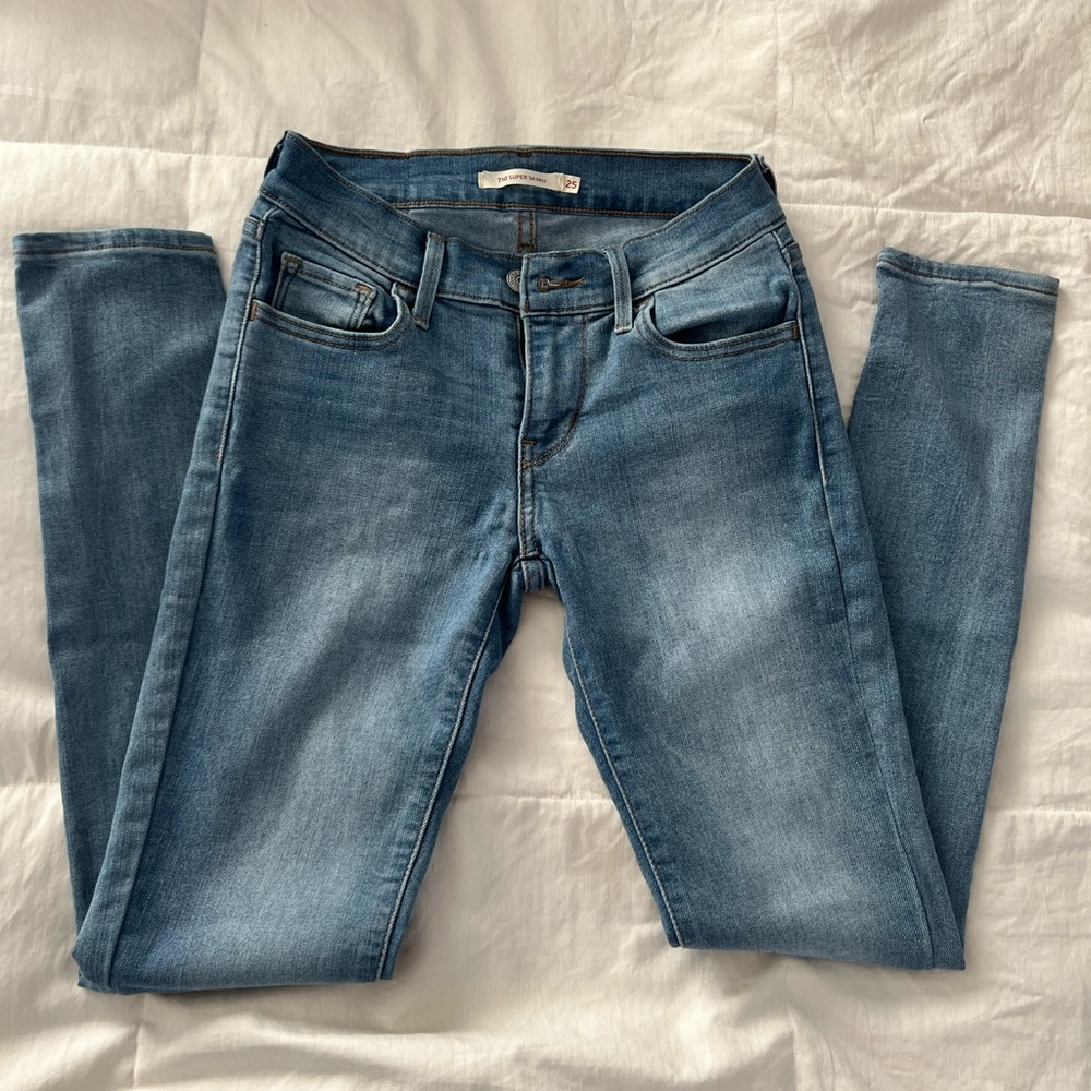 Levi’s 710 Super Skinny Medium Wash High Rise Jeans - 25x30